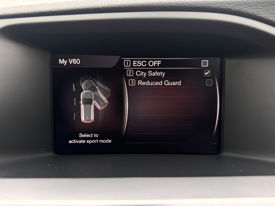 2017 Volvo V60 - image 25