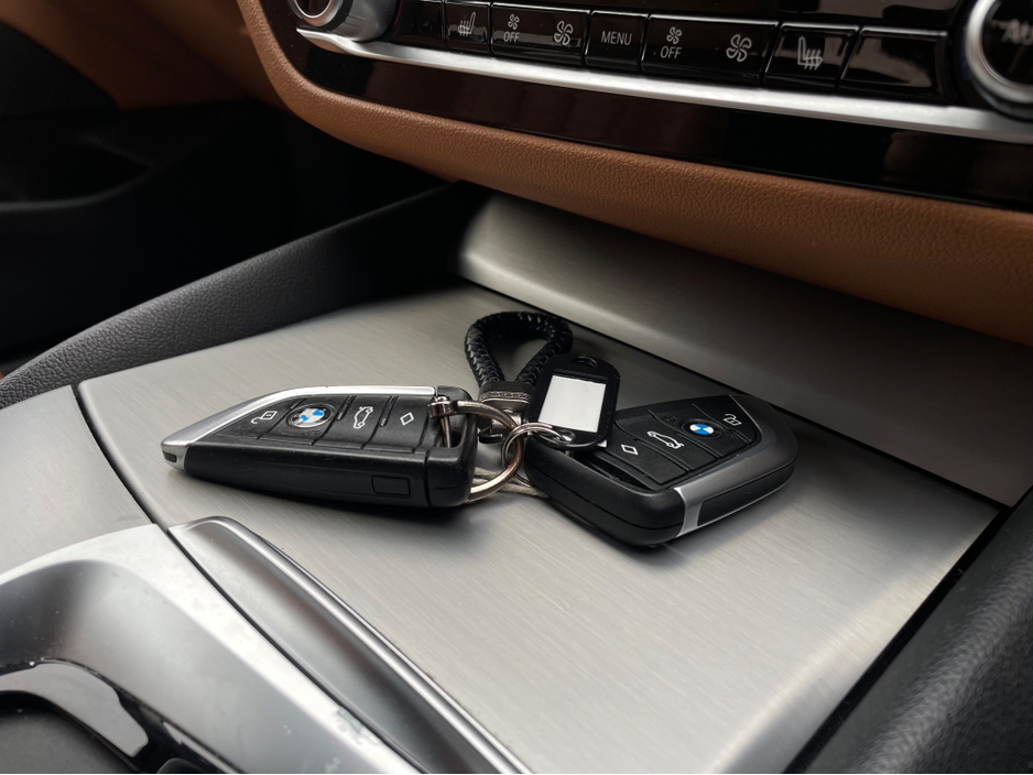 2019 BMW 5 Series - image 19