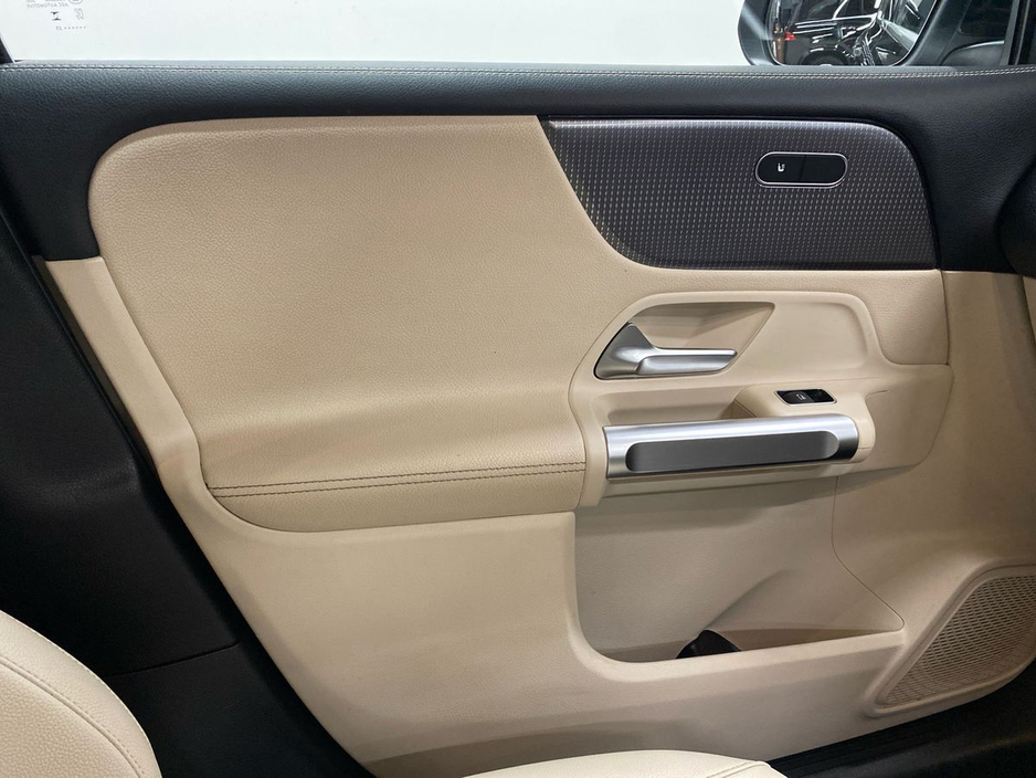 2023 Mercedes-Benz GLB - image 17