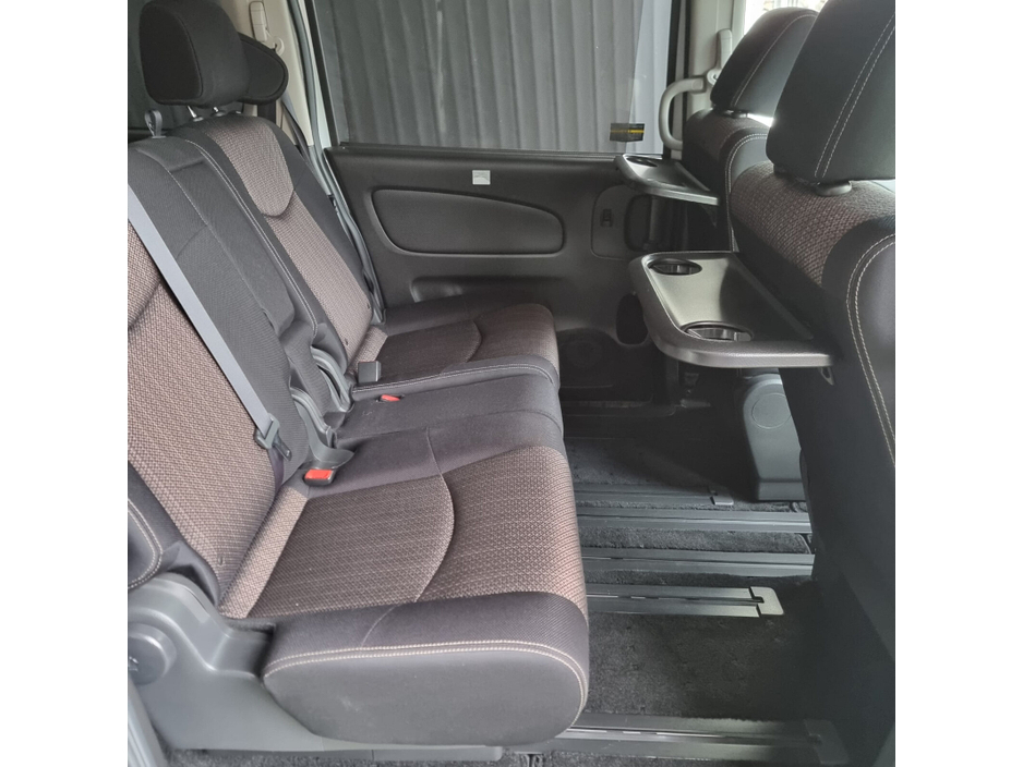 2014 Nissan Serena - image 16