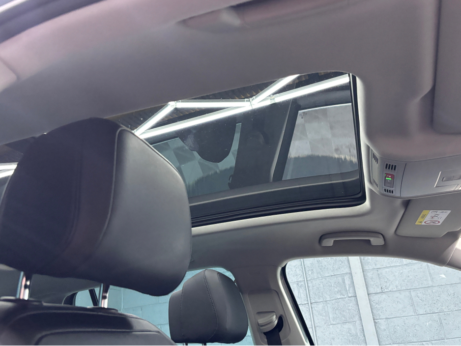 2020 Volkswagen Tiguan - image 12