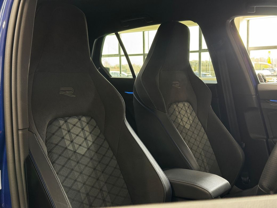 2024 Volkswagen Golf - image 23