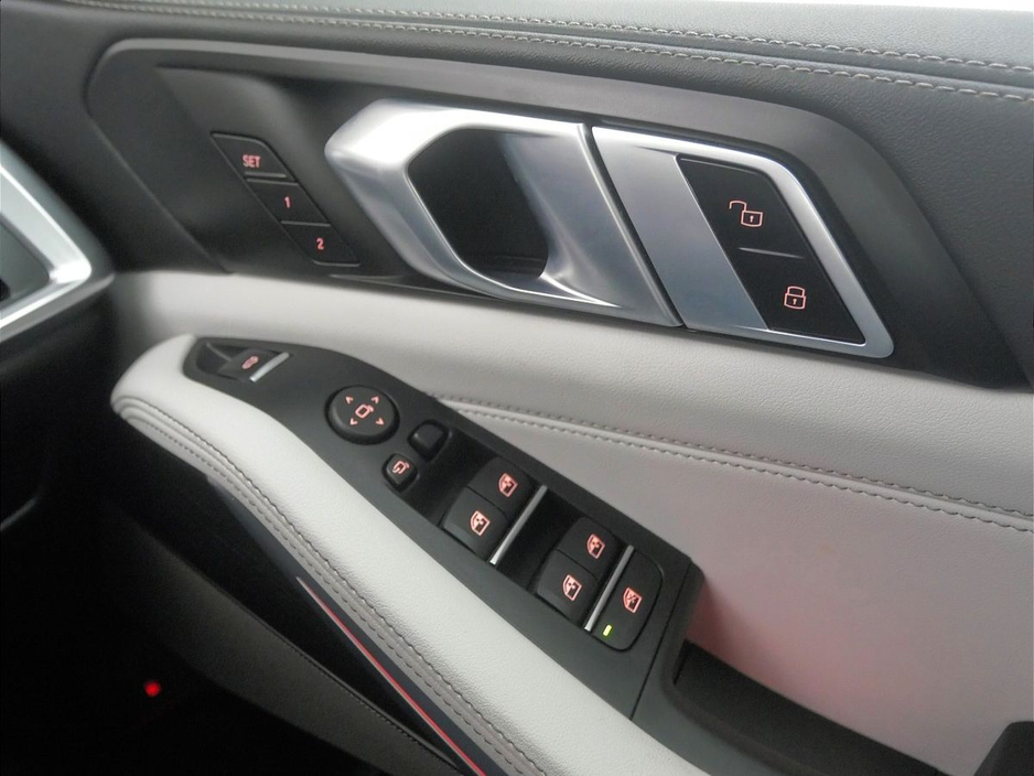 2025 BMW X5 - image 21