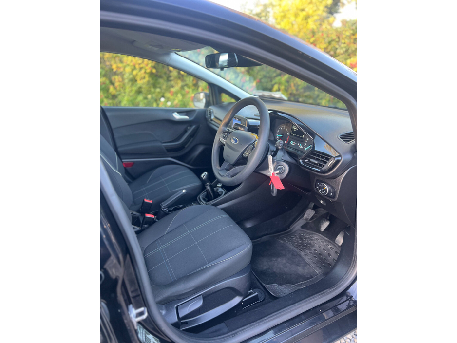 2019 Ford Fiesta - image 10