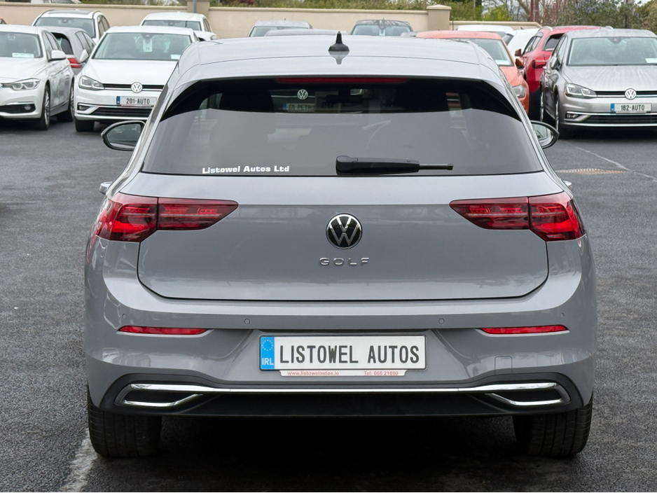 2022 Volkswagen Golf - image 8