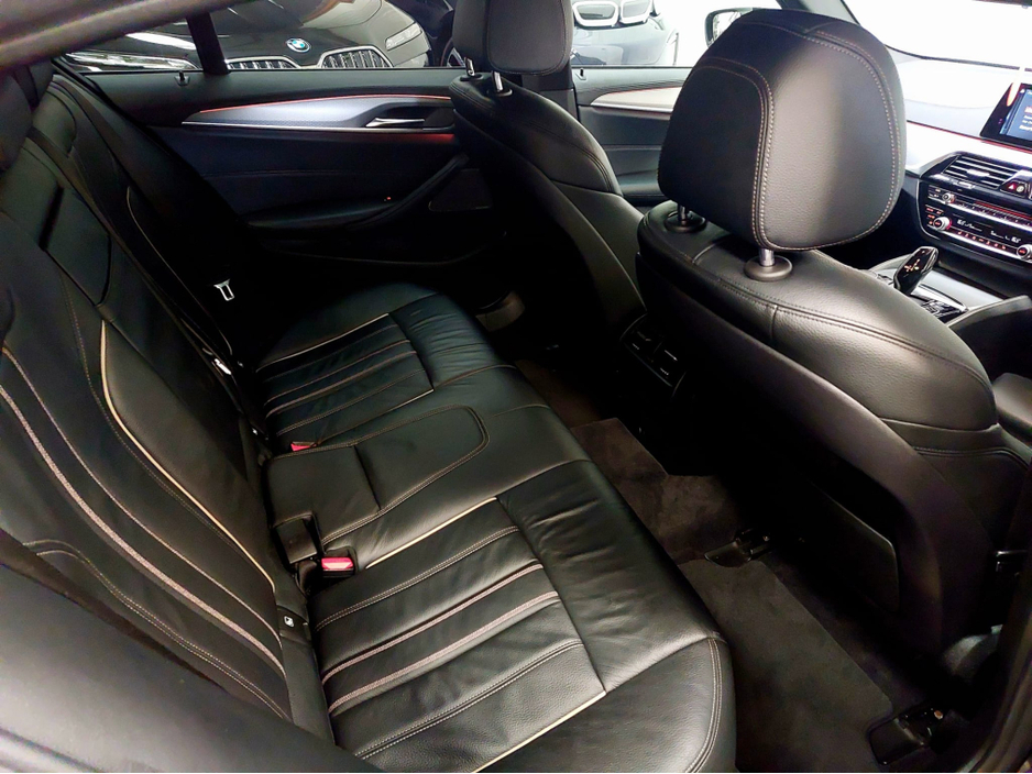 2018 BMW 5 Series - image 5