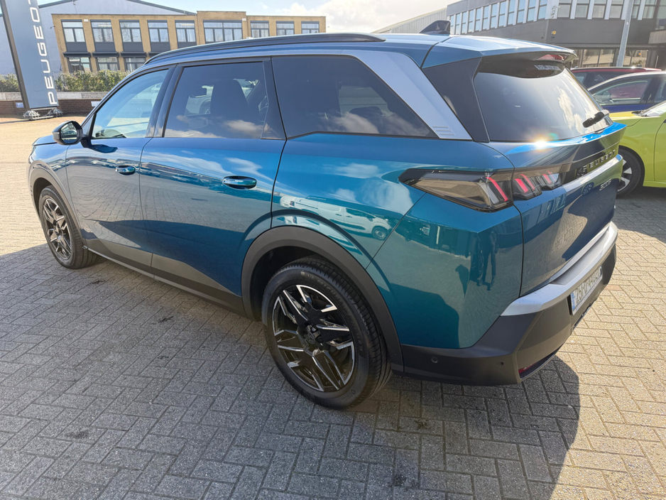 2025 Peugeot 5008 - image 5