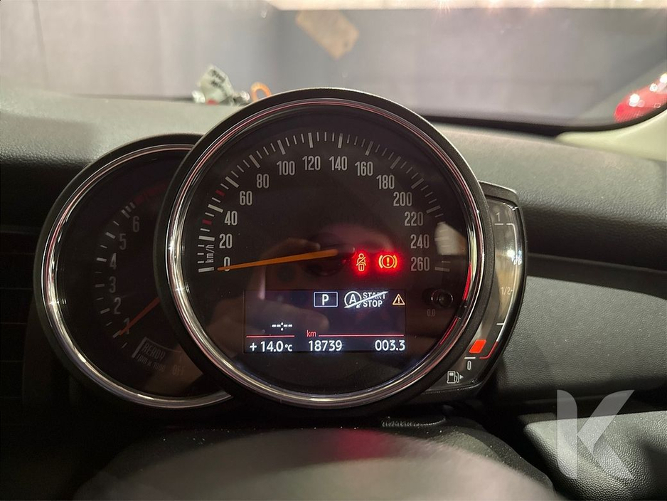 2018 MINI One - image 15