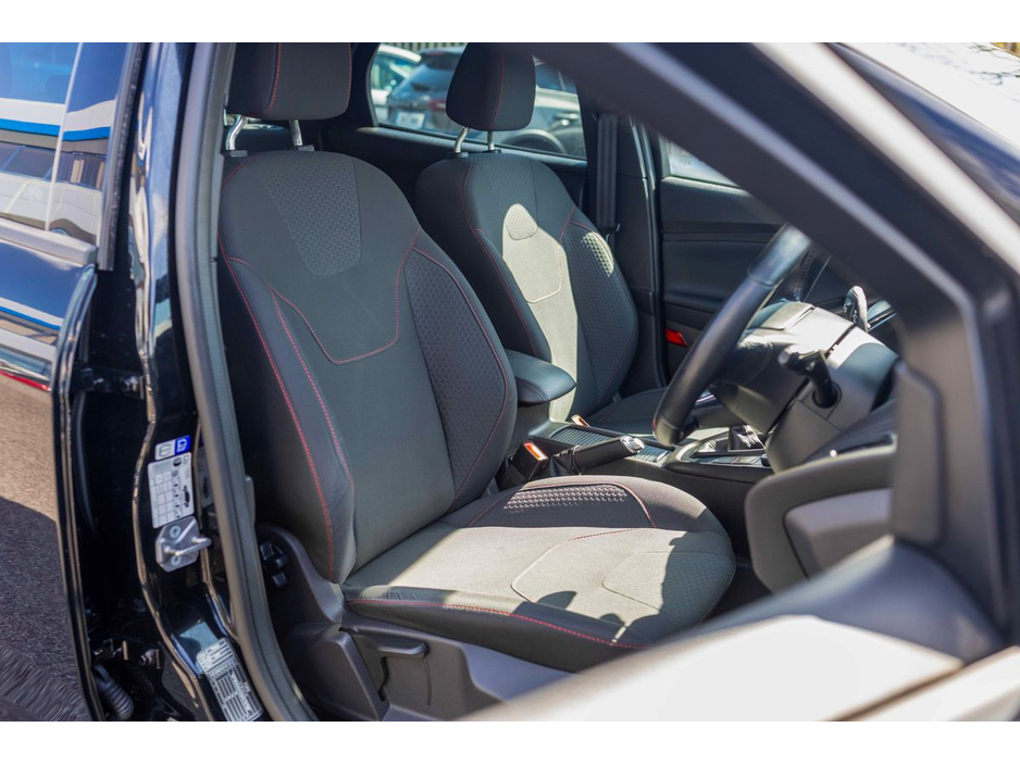 2017 Ford Focus - image 11