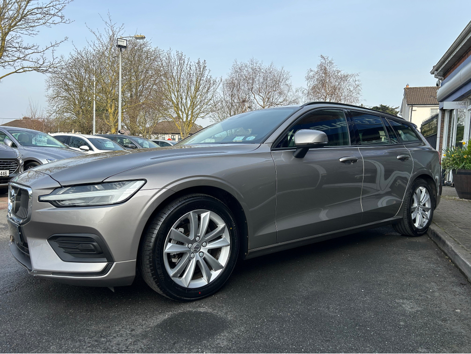 2018 Volvo V60 - image 5