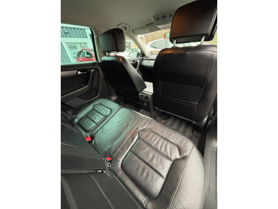 2014 Volkswagen Passat - image 22