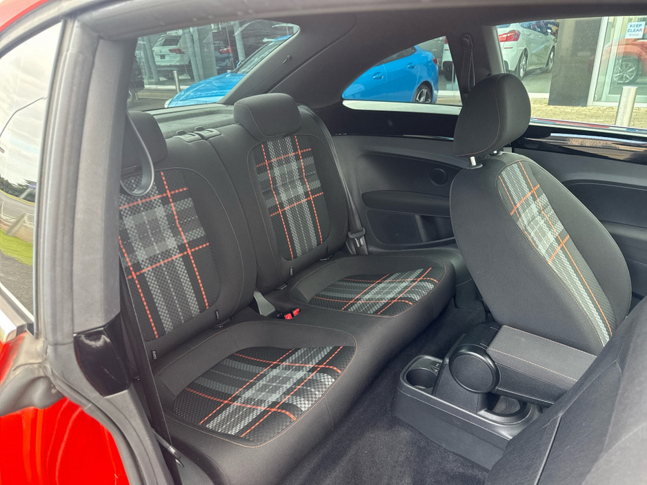 2016 Volkswagen Beetle - image 10