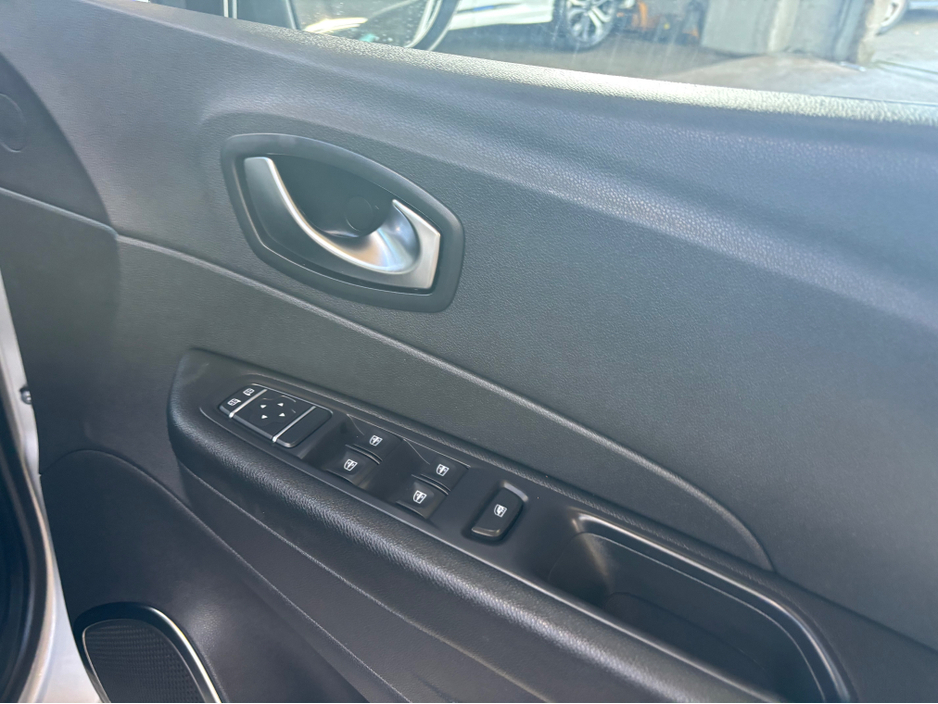 2021 Renault Captur - image 6