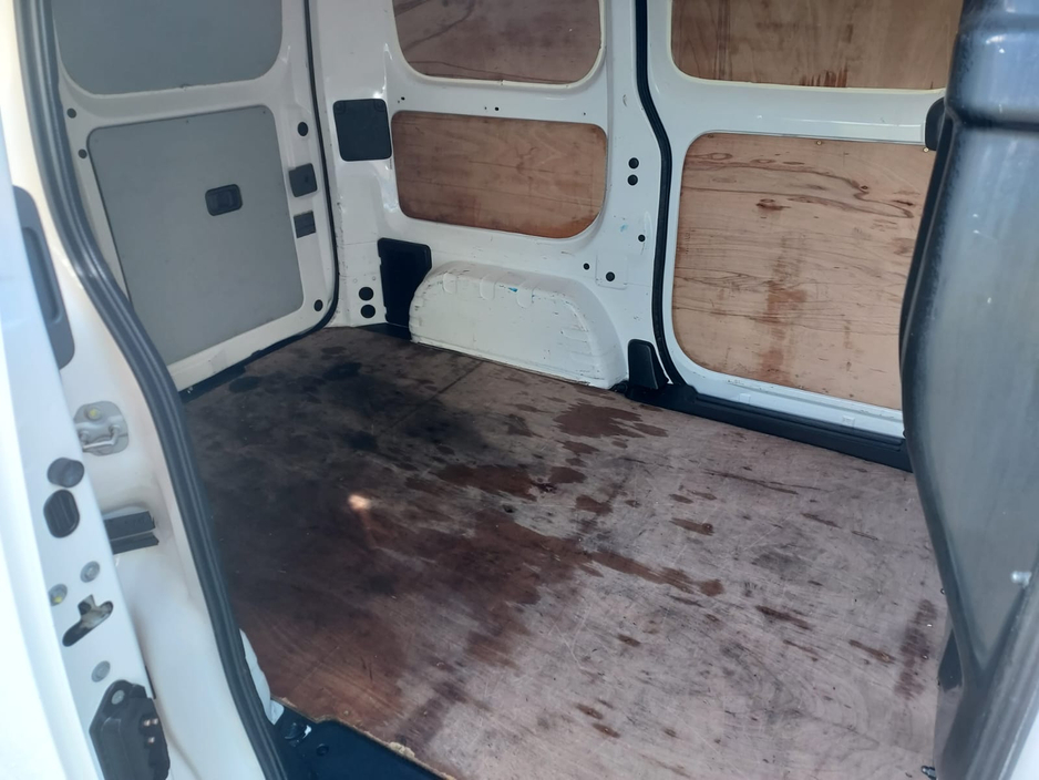 2016 Nissan NV200 - image 11