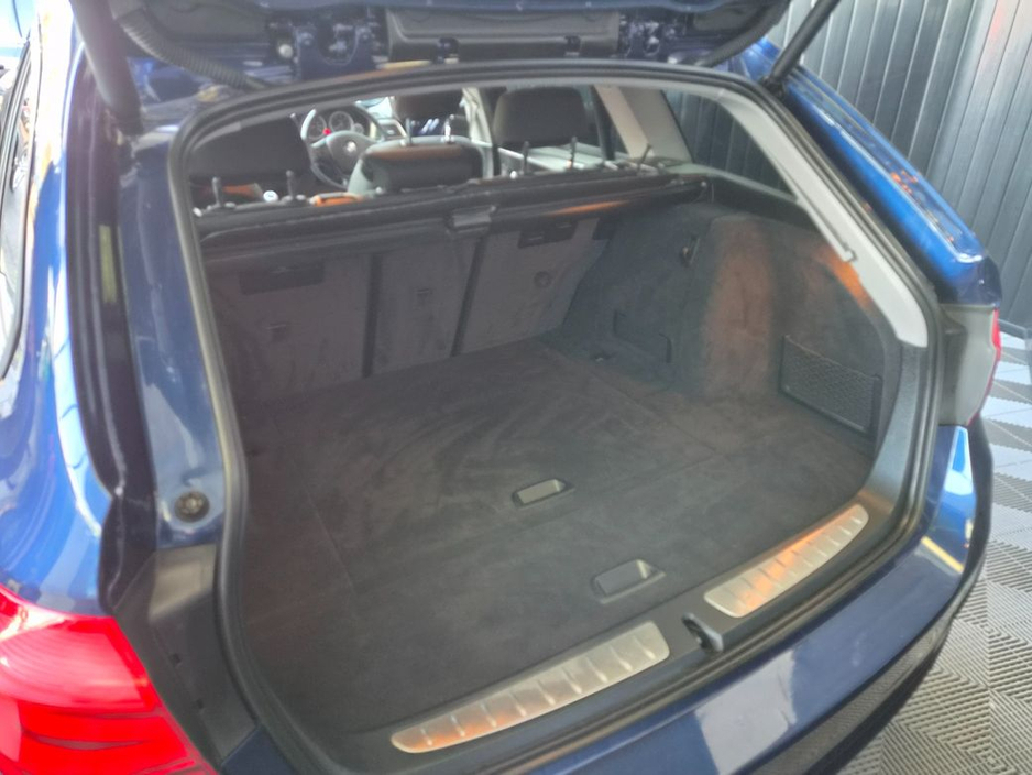 2018 BMW 3 Series - image 7