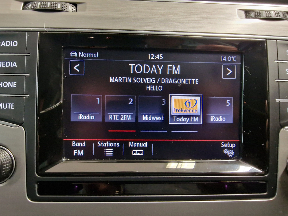 2014 Volkswagen Golf - image 12