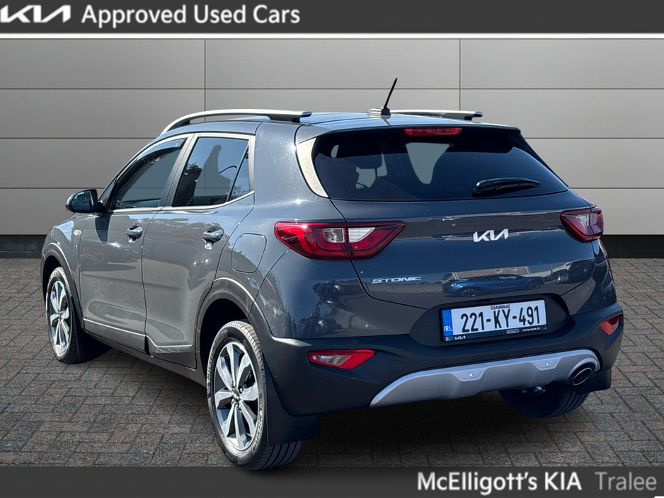 2022 Kia Stonic - image 2