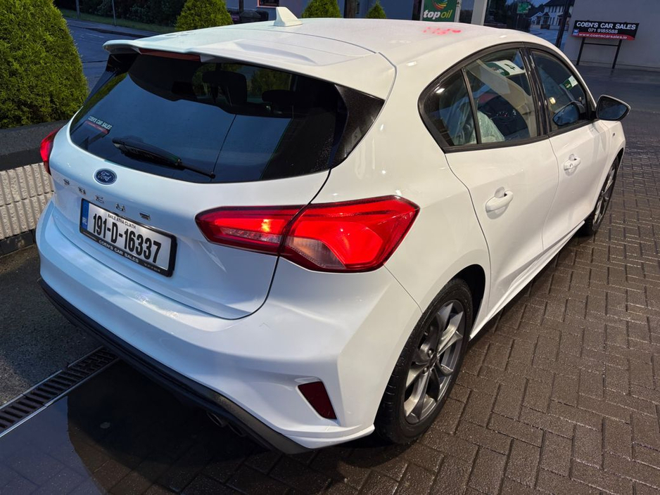 2019 Ford Focus - image 4