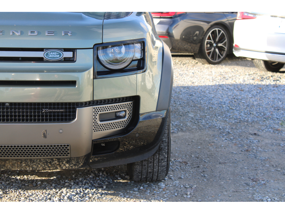 2022 Land Rover Defender - image 5