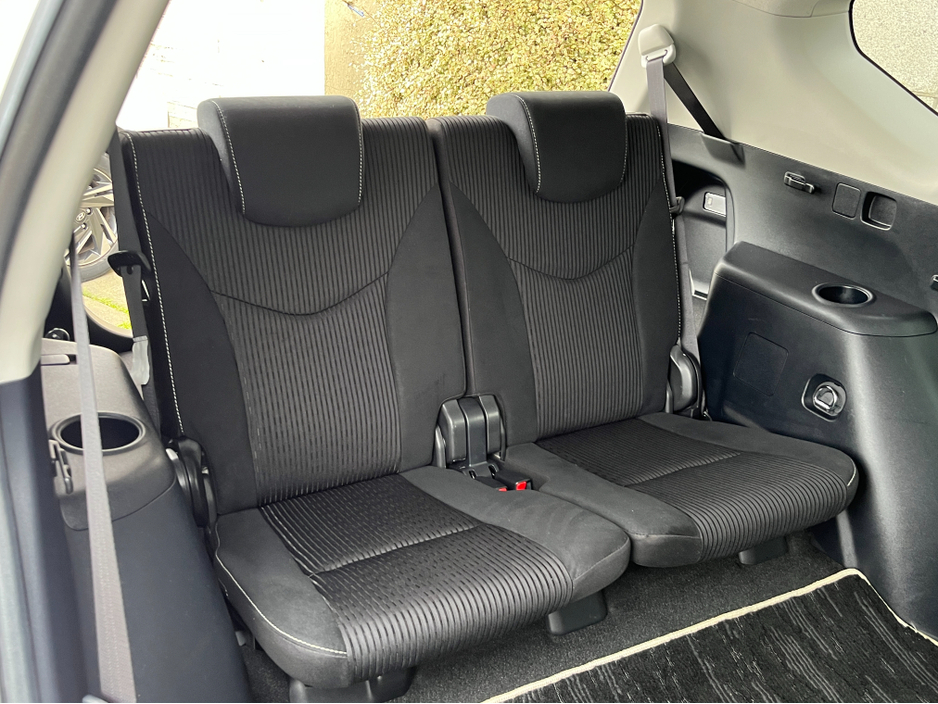 2018 Toyota Prius+ - image 10