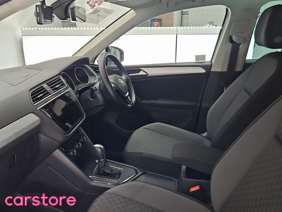 2018 Volkswagen Tiguan - image 12