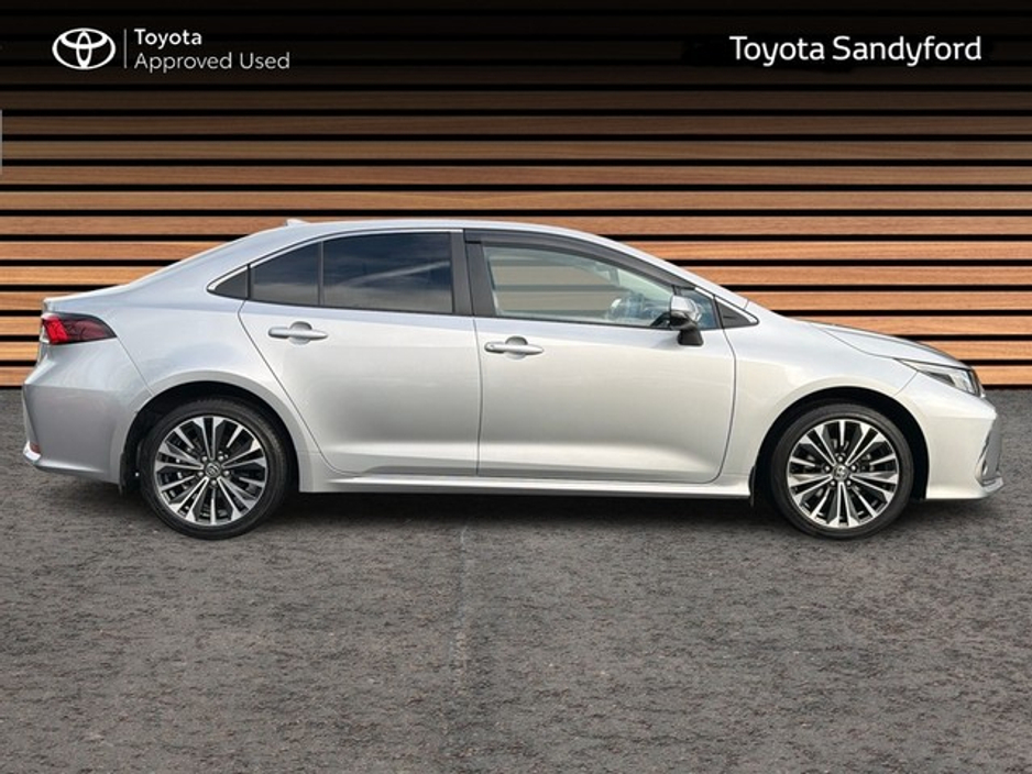 2025 Toyota Corolla COROLLA LUNA SPORT SALOON €34,945
