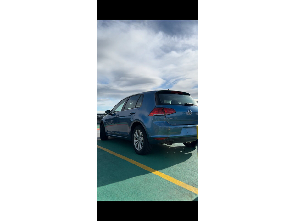 2015 Volkswagen Golf - image 5