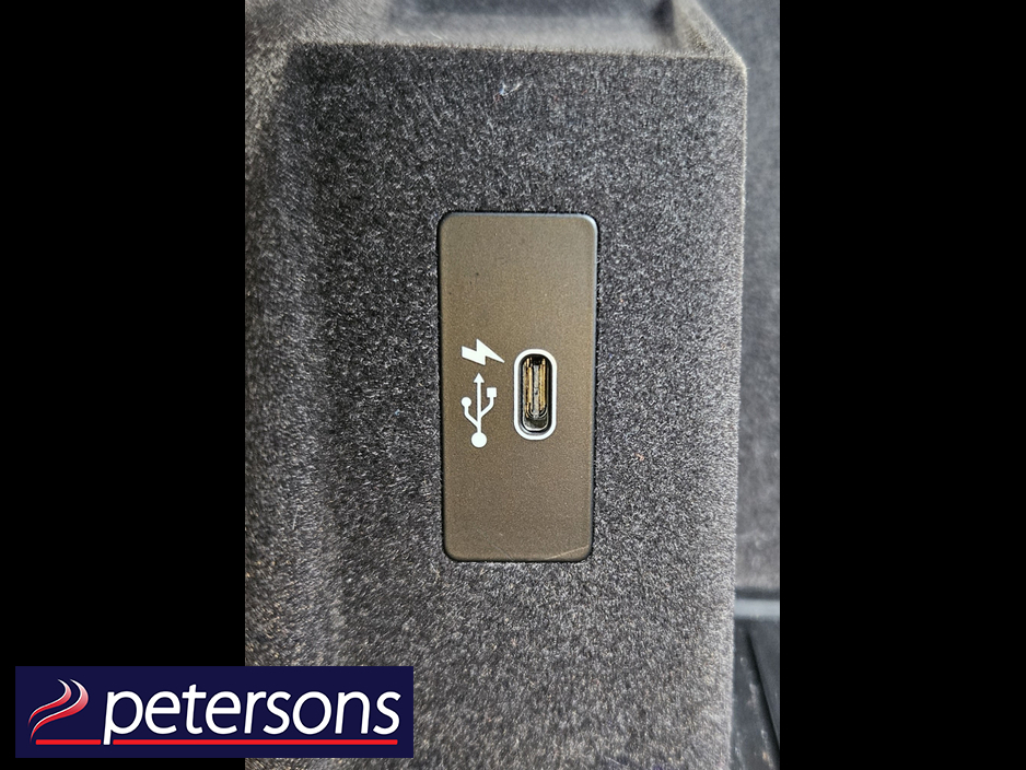 2020 BMW 5 Series - image 34