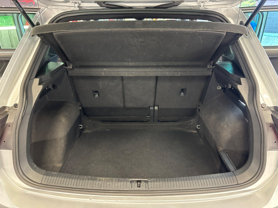 2023 Volkswagen Tiguan - image 14