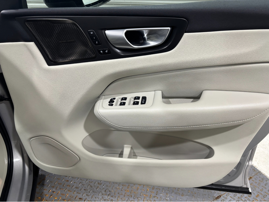 2024 Volvo XC60 - image 18