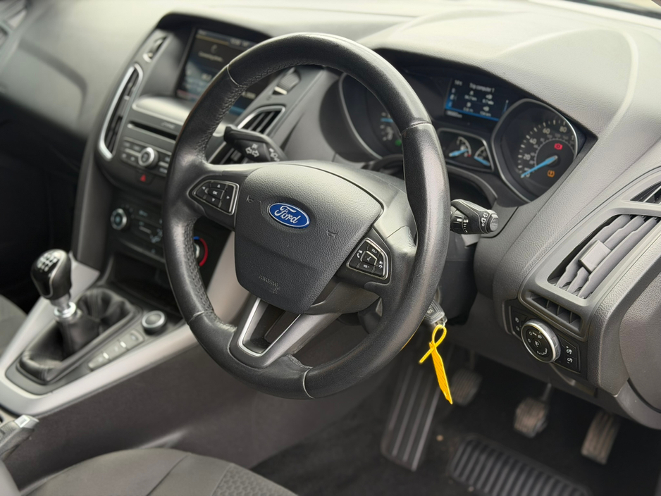 2016 Ford Focus - image 7