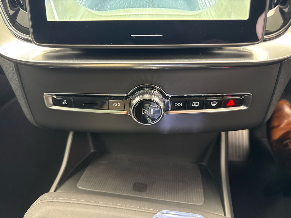 2026 Volvo XC90 - image 18