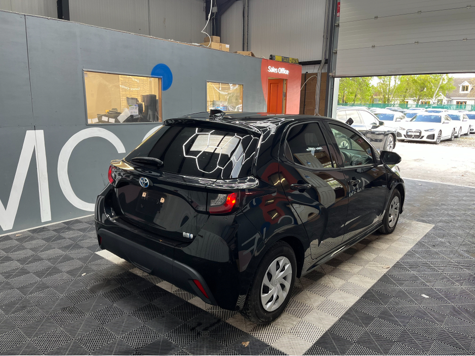 2021 Toyota Yaris - image 2