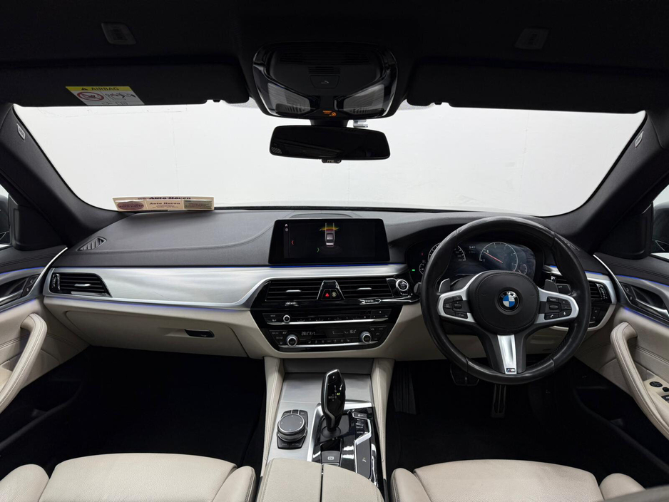 2019 BMW 5 Series - image 9