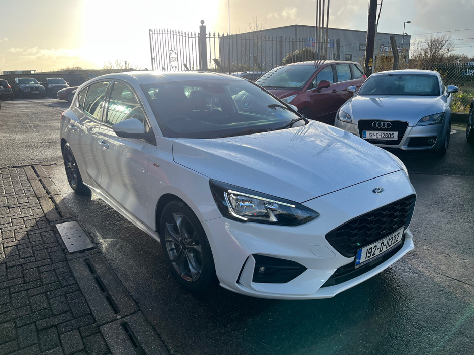 2019 Ford Focus - image 2