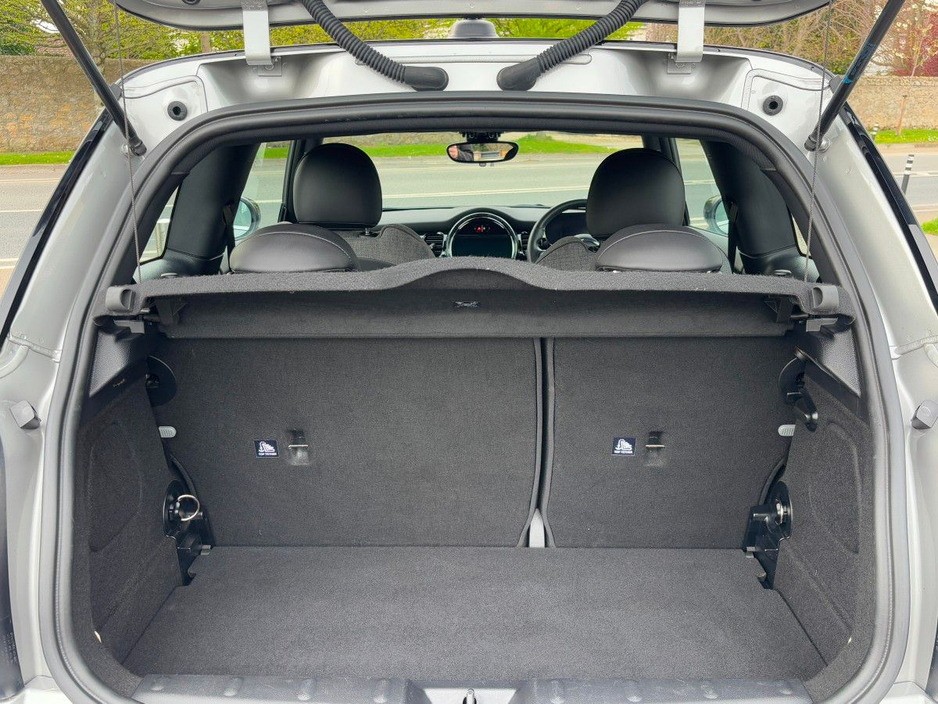 2023 MINI Hatch - image 23