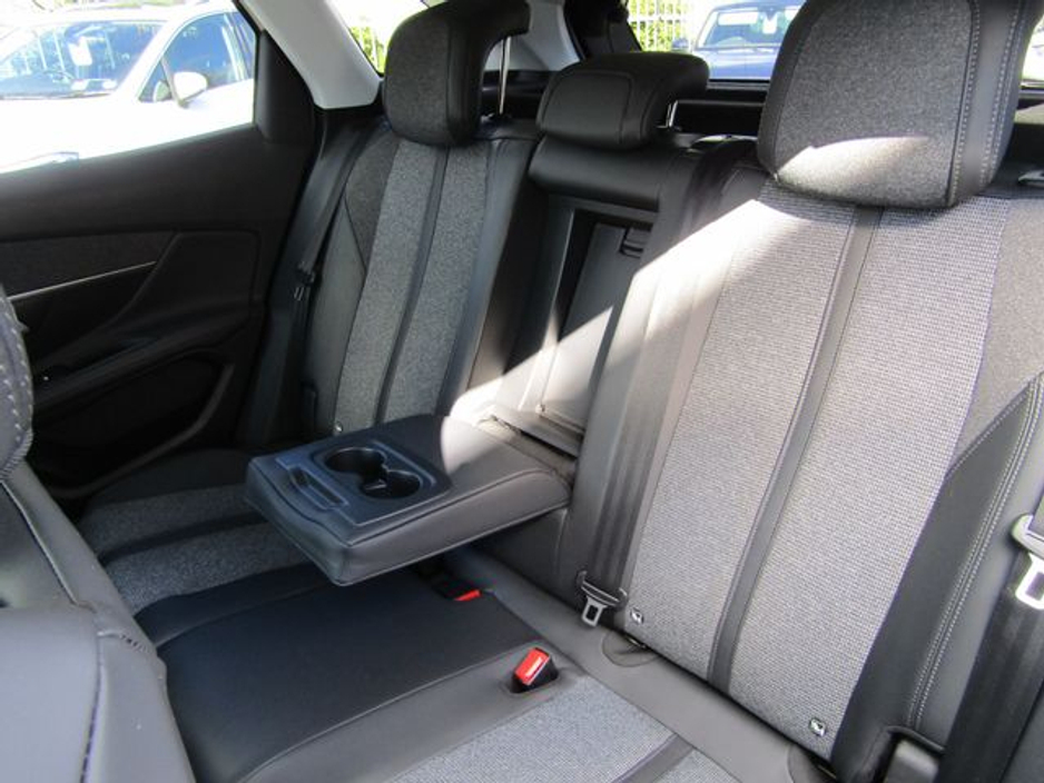 2018 Peugeot 3008 - image 18