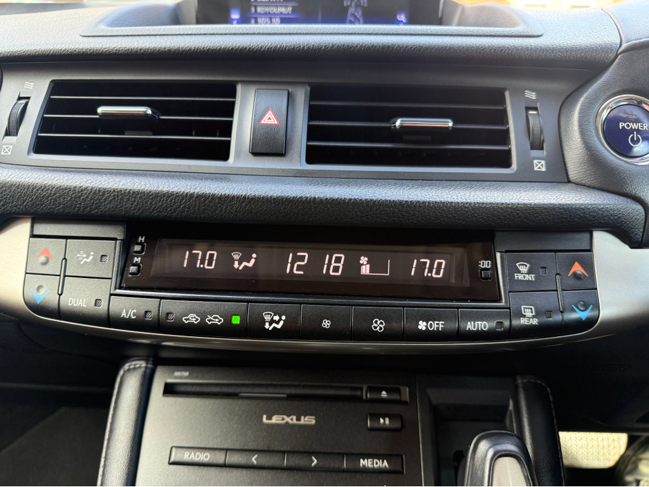 2018 Lexus CT 200 h - image 15