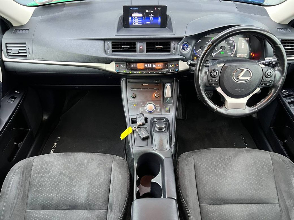 2018 Lexus CT 200 h - image 10