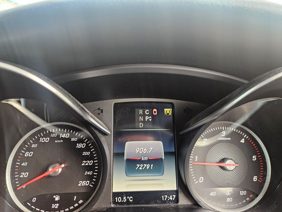 2017 Mercedes-Benz V Class - image 17