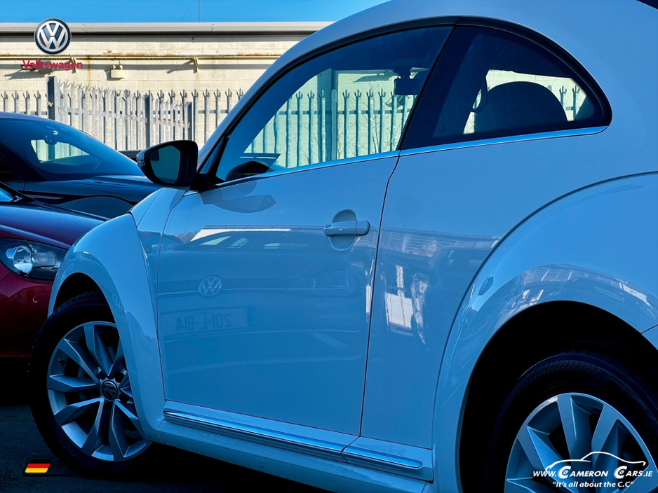 2013 Volkswagen Beetle - image 32