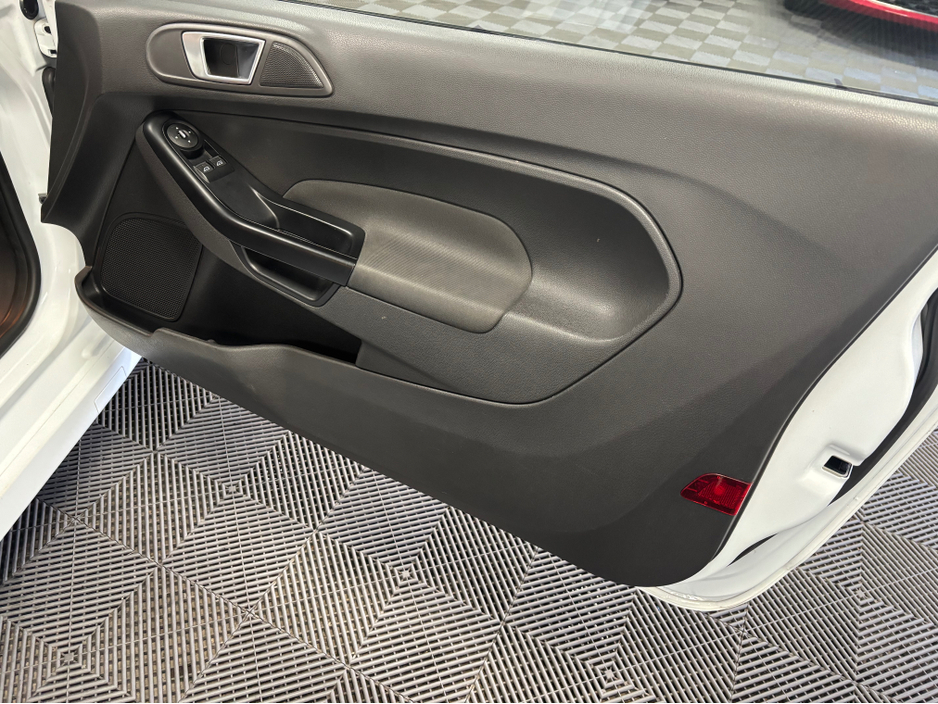 2013 Ford Focus ST - image 9