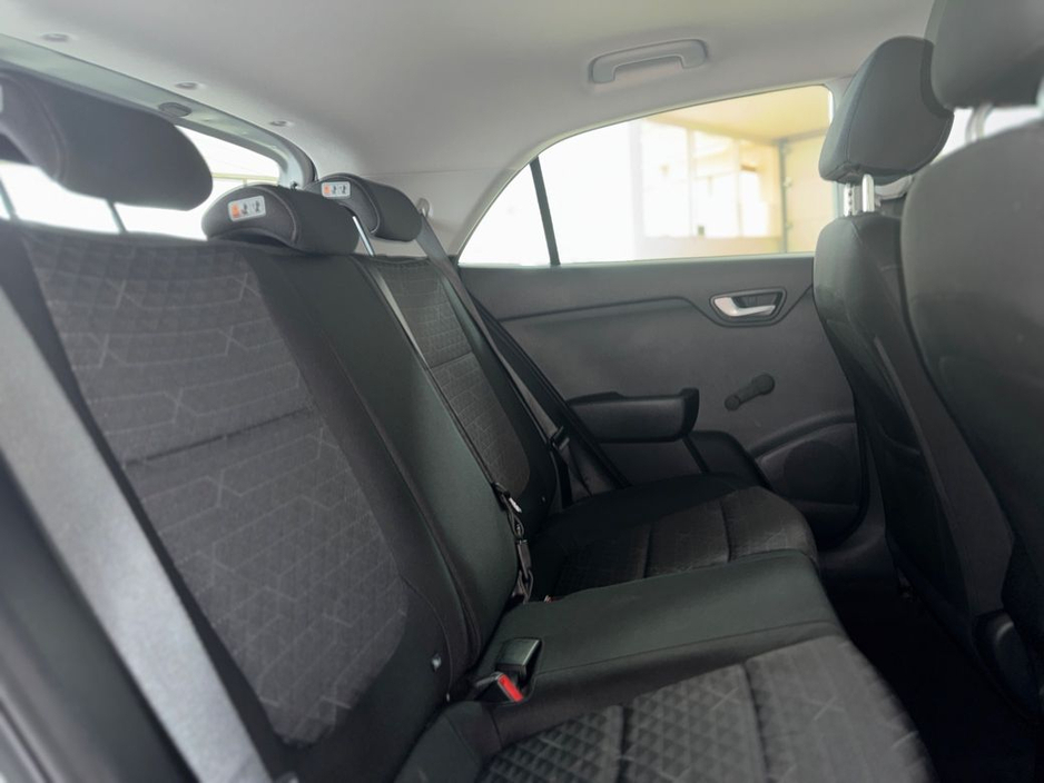 2018 Kia Rio - image 5