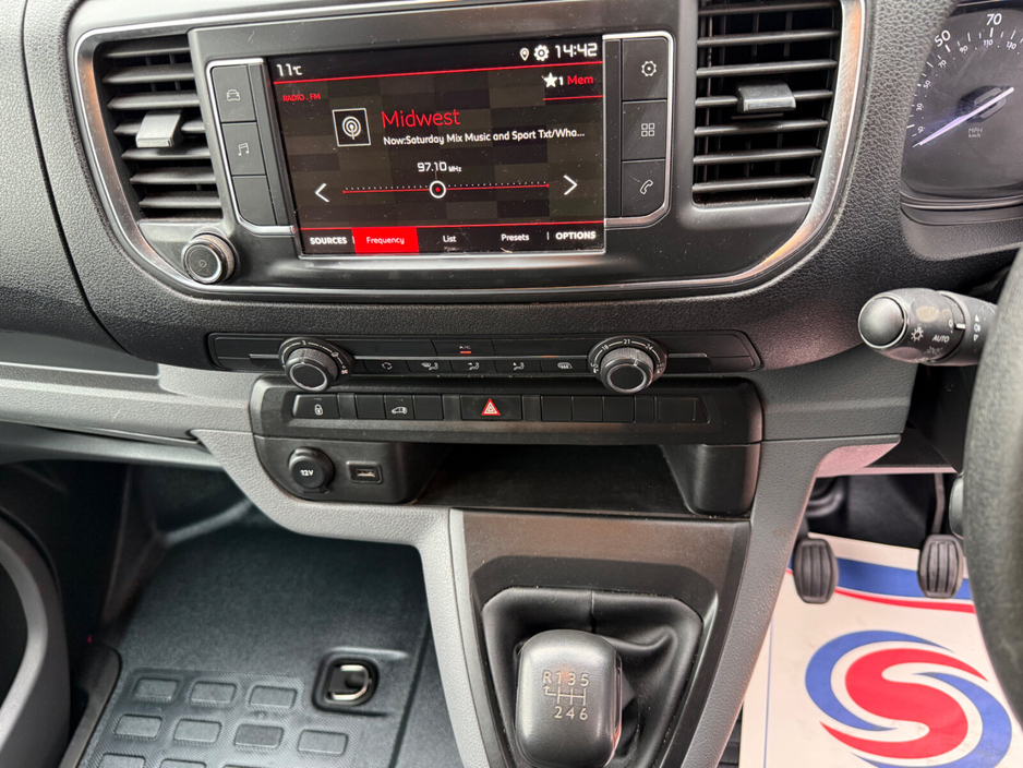 2020 Citroen Dispatch - image 15