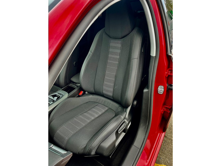 2018 Peugeot 308 - image 16