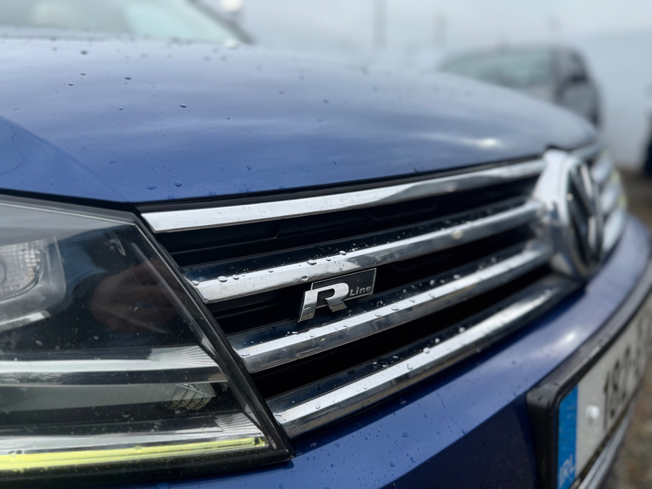 2018 Volkswagen Touareg - image 9