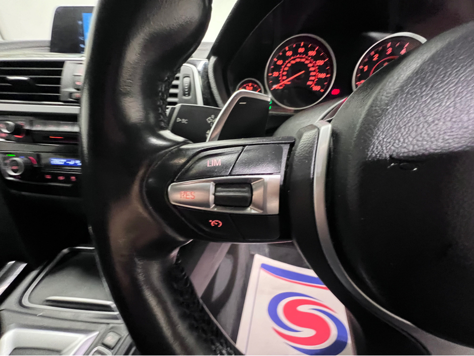 2018 BMW 3 Series - image 32