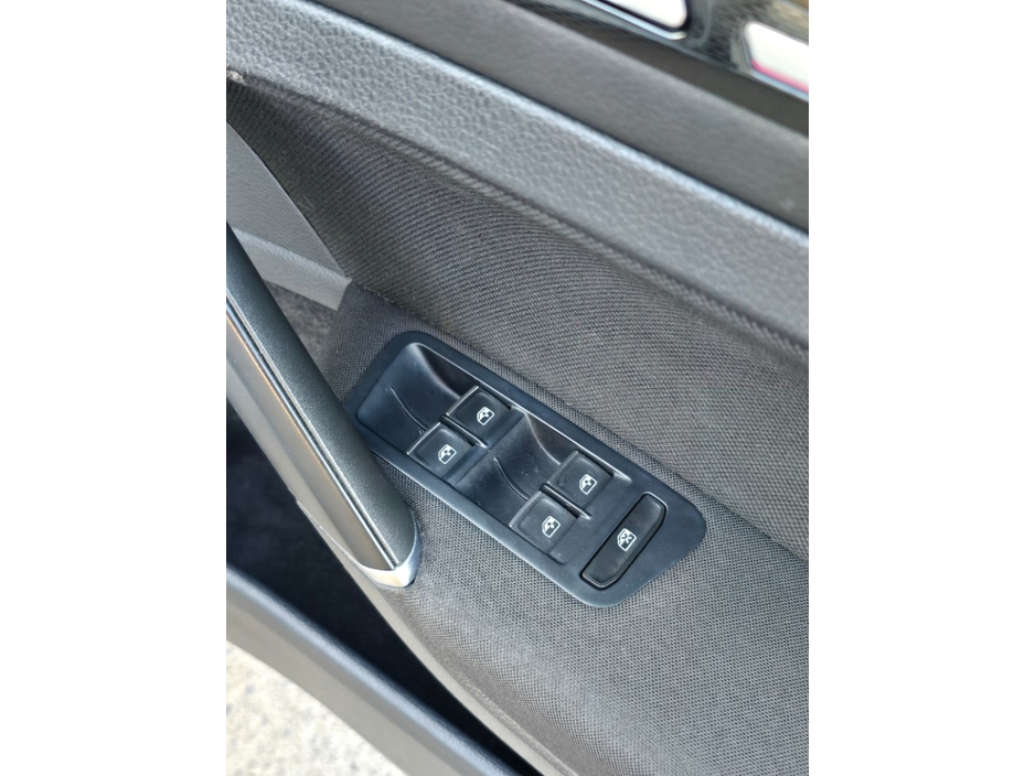 2017 Volkswagen Golf - image 11