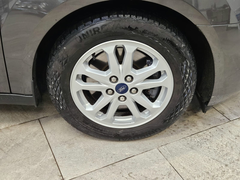 2020 Ford Transit Connect - image 6