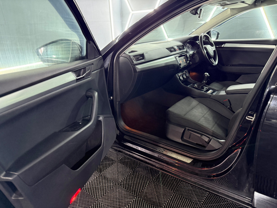 2016 Skoda Superb - image 17